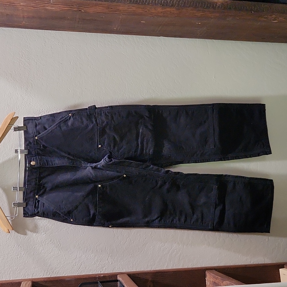 Carhartt - Black Double walled knees. Loose fit size 31x30